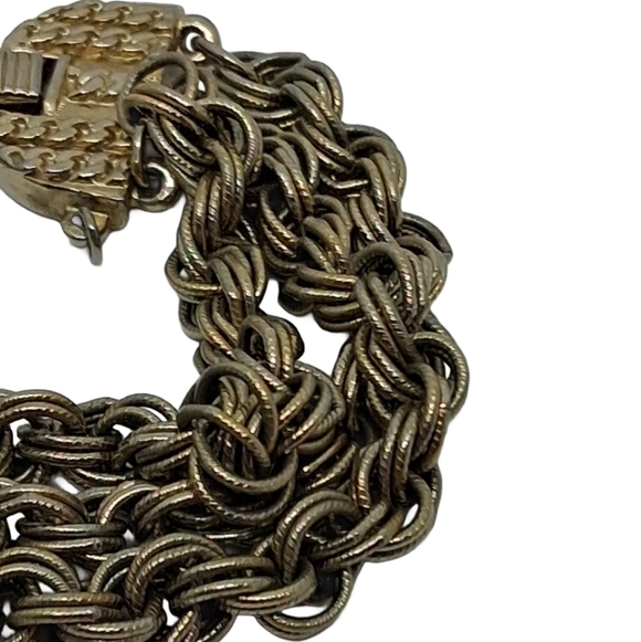 VINTAGE 1960s GOLDETTE GOLDTONE TEXTURED TRIPLE CHAIN BRACELET - Picture 5 of 10